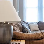 New Listing! Calming 2Br Near Park, Herne Hill